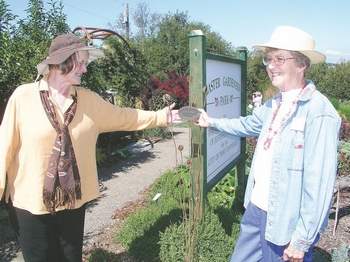 Mary Robson and Valerie Parker - Photo by Jennifer Jackson/Peninsula Daily news